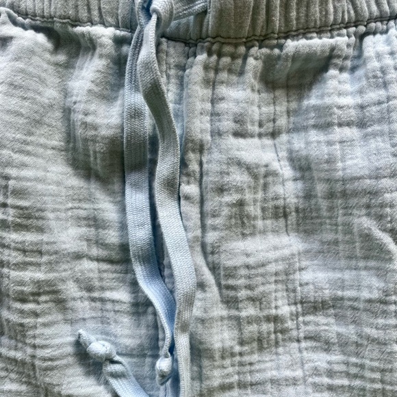 Wilfred free baby blue linen shorts (with pockets!) - Picture 3 of 5